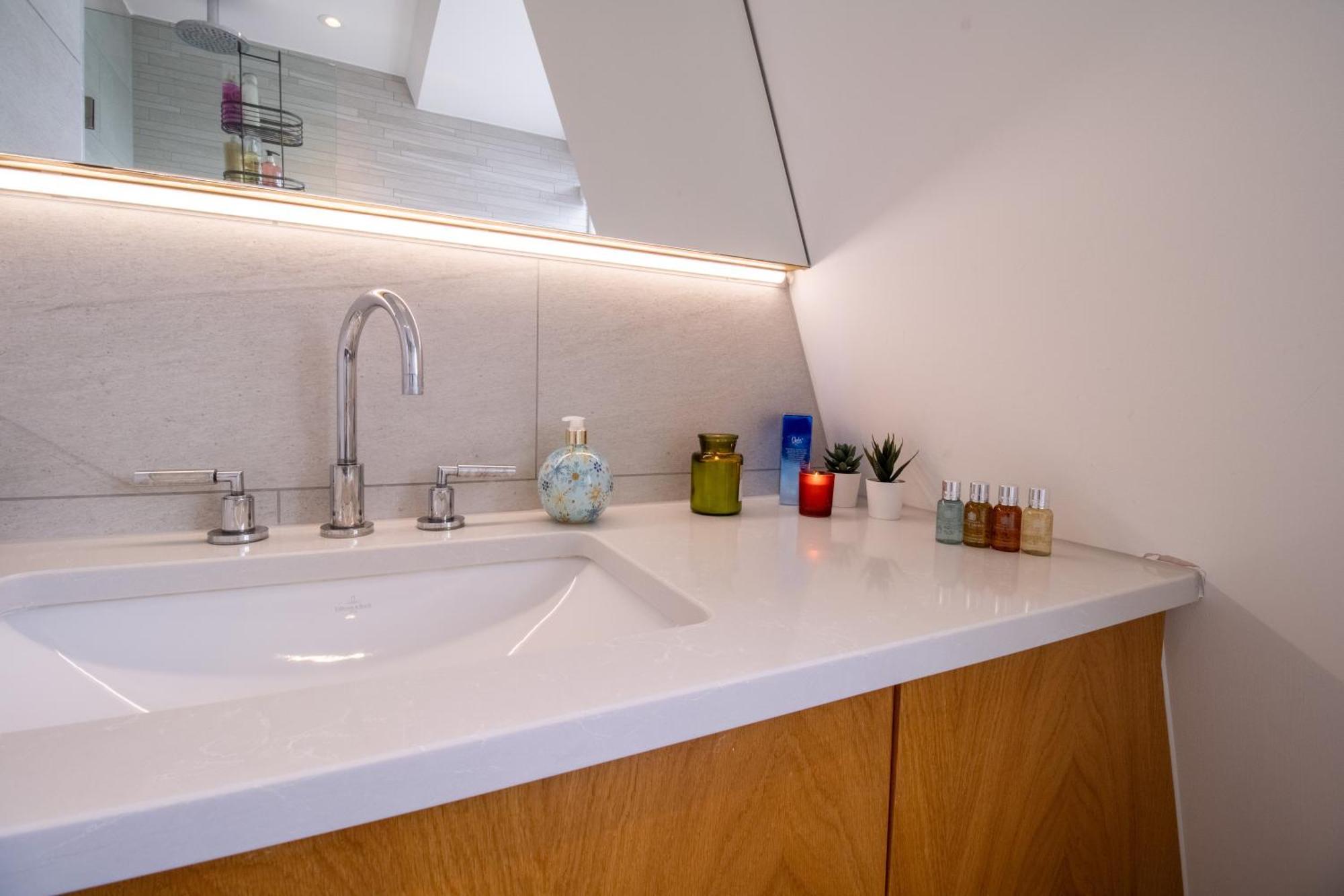 Luxurious 1-Bedroom Penthouse In Marble Arch 71 ลอนดอน ภายนอก รูปภาพ