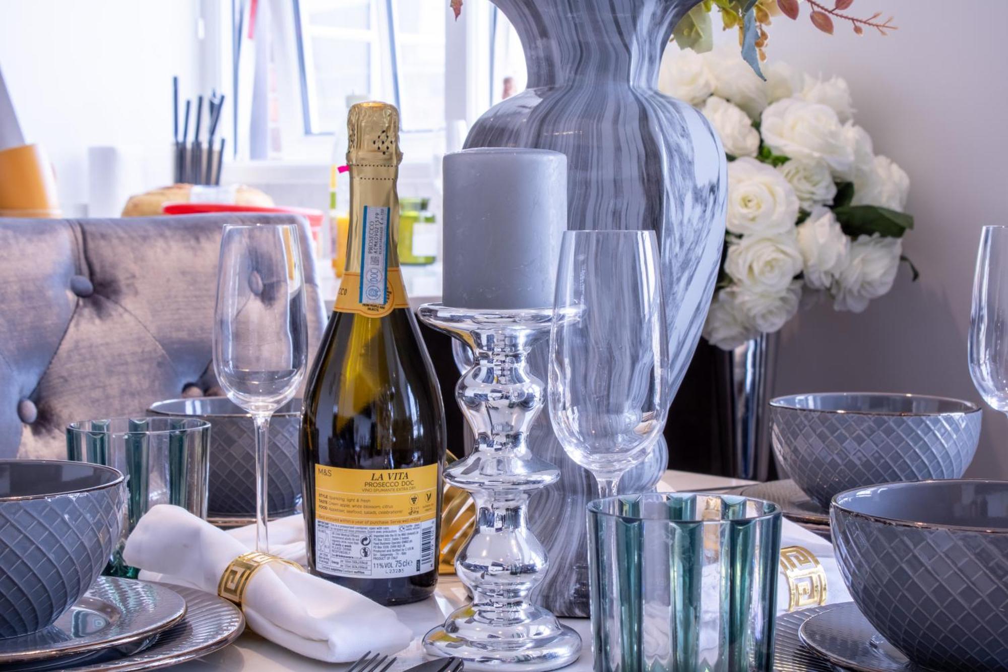 Luxurious 1-Bedroom Penthouse In Marble Arch 71 ลอนดอน ภายนอก รูปภาพ